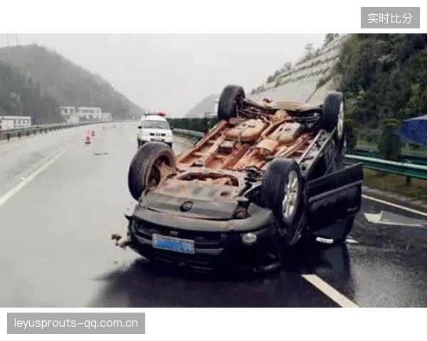 赛车高速爆胎险酿事故
